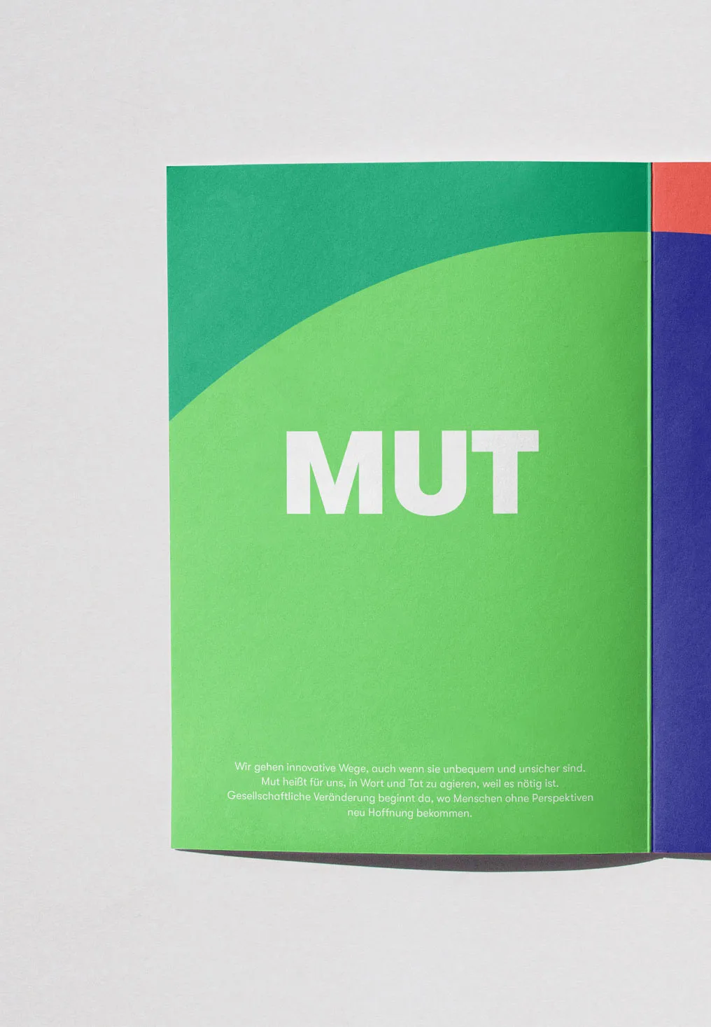 Design und Layout einer bunten Broschüre